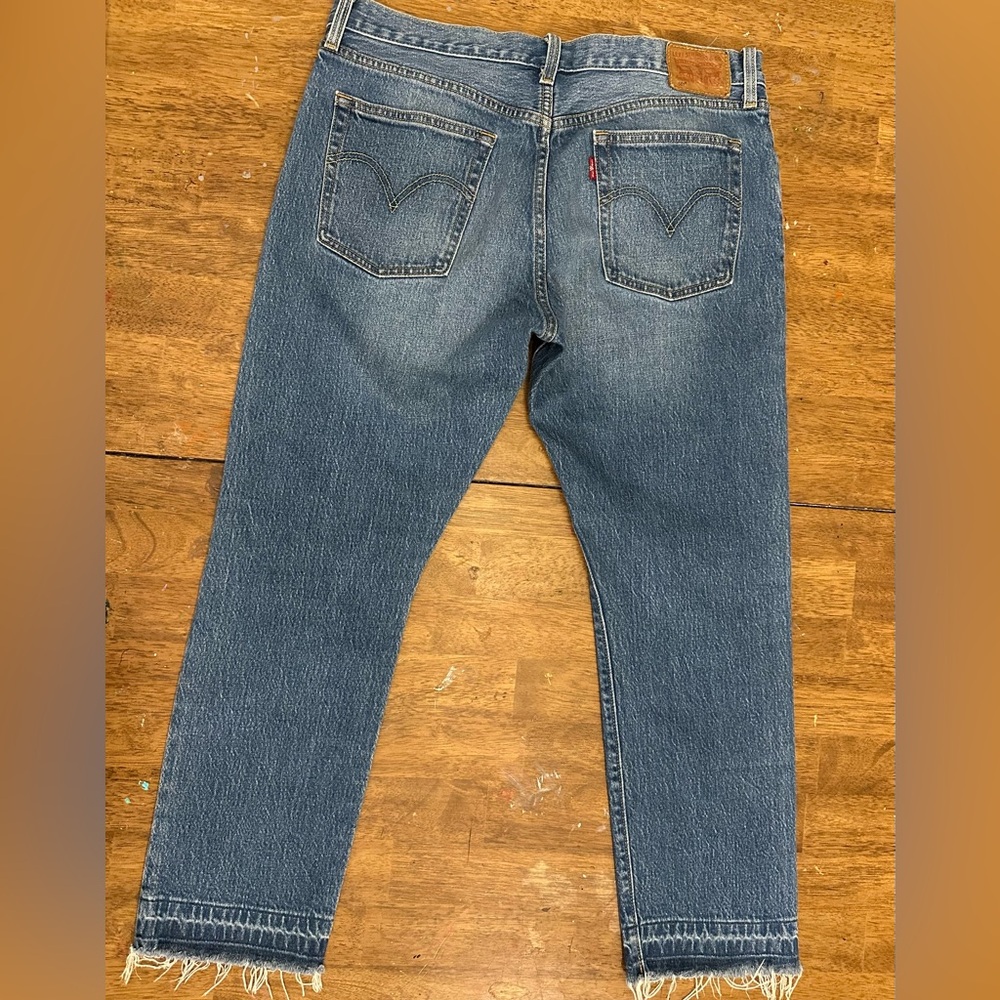 Levi’s 501 XX Classic Blue Cropped Stretch Distressed Jeans - Picture 6 of 9